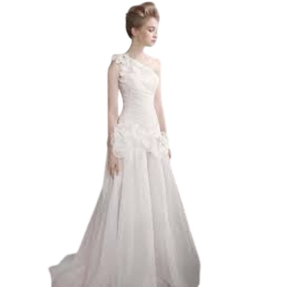 Vera Wang White Davids Bridal One Shoulder Organza Gown Size 2 2013 $1000